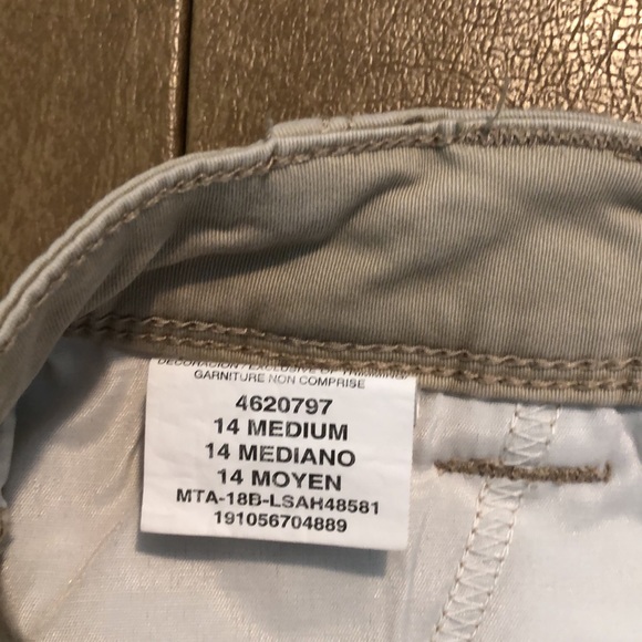 Lee Straight Fit khaki shorts - Picture 4 of 4